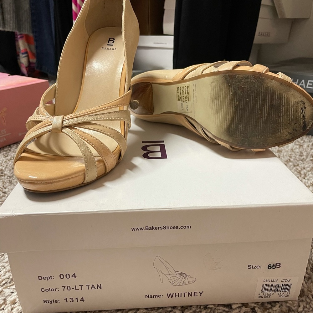 Tan sandal pumps
